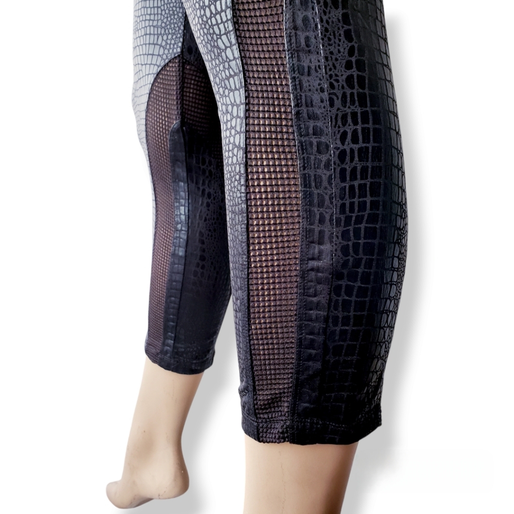 Caribbean Queen Python & Mesh Constructed Paneled Leggings - Picture 4 of 7